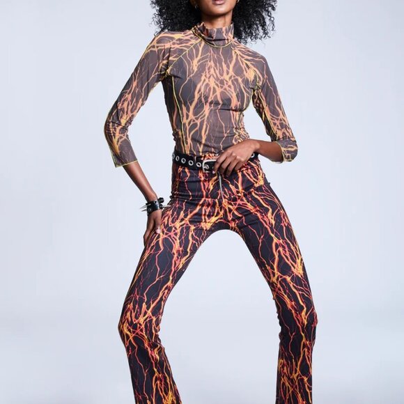 NWT DISCOUNT UNIVERSE SHE'S ELECTRIC TOP - MEDIUM - Picture 2 of 5